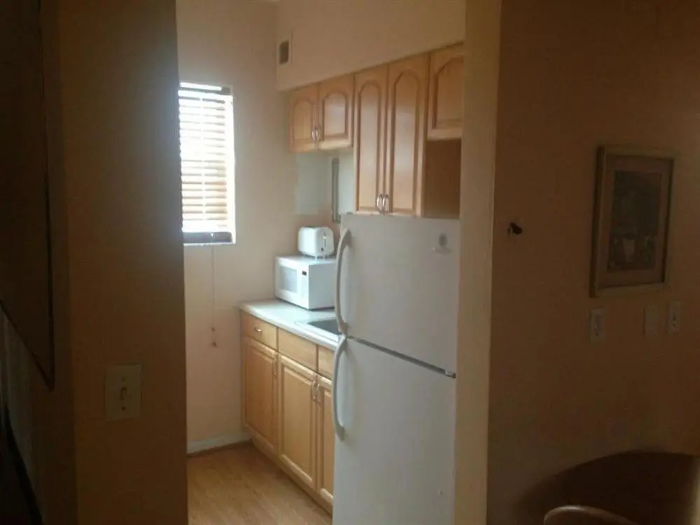 Collins Avenue Hostel 5
