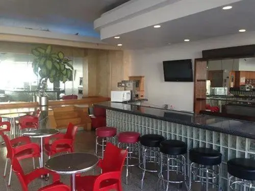Collins Avenue Hostel 8