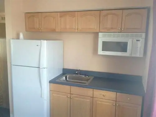 Collins Avenue Hostel 9